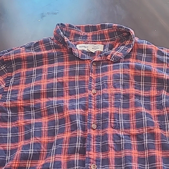 2 Old navy plaid men long sleeved button up shirts size Large collared shirts - Picture 3 of 16